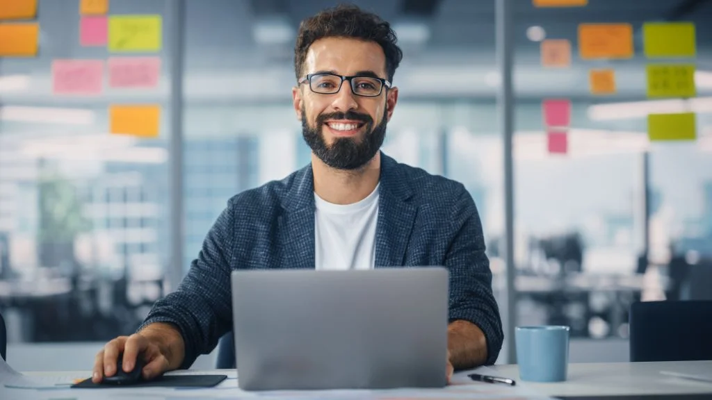 Automatización de chat a tareas: 7 formas de pasar del chat a la acción y recortar reuniones
